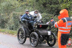 1898_Henriod_6HP_Two-seater.jpg (55411 bytes)